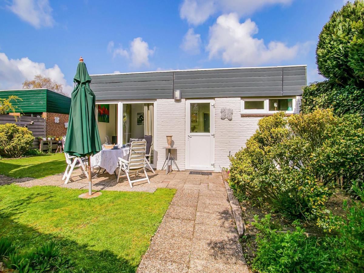 Lovely Bungalow In Noordwijkerhout With Garden Exterior photo